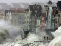Fransa'da fırtına şiddetini artırıyor