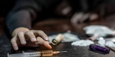 13 yaşından beri uyuşturucu kullanıyor