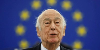 Eski Fransa Cumhurbaşkanı Valery Giscard d’Estaing coronadan öldü