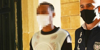 Sürüş ehliyeti ve para çalmakla suçlanıyor