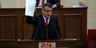 “Çözüm istemeyen Anastasiadis’e altın tepside çözüm isteyen taraf statüsü tanındı”