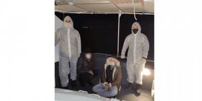 Adaya kaçak yollardan girmeye çalışan 2 kişi yakalandı
