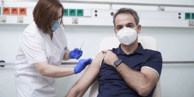 Yunanistan başbakanının aşı olması büyük tepki çekti