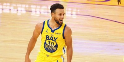 Stephen Curry’den kariyer rekoru!