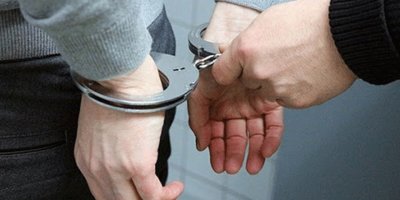 Kol saati ve nakit para çaldı