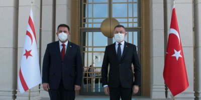 Başbakan Saner Fuat Oktay’la görüşüyor