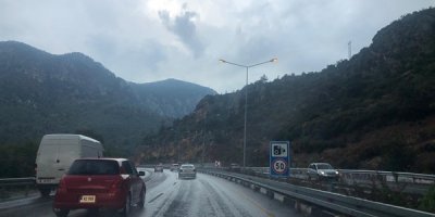 Polisten kaygan yol uyarısı