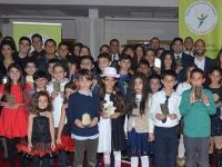 Tenisciler ödüllerini aldı