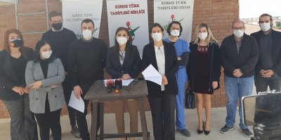 “Sağlık çalışanları yaşanan plansızlıklardan yorulmuş haldedirler”