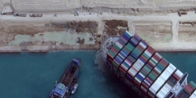 Süveyş Kanalı'nda karaya oturan "Ever Given" kurtarıldı