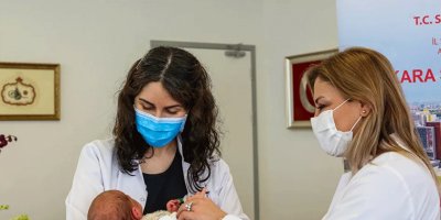 Türkiye’de bir ilk: Annesi hamileyken aşılanan bebek antikorlu doğdu