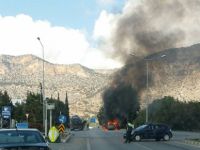 Lefkoşa Girne yolunda araç alev aldı