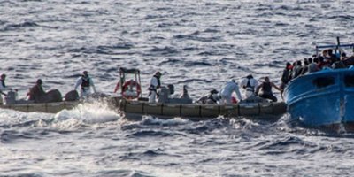 Libya açıklarında lastik botun batması sonucu en az 100 göçmen öldü