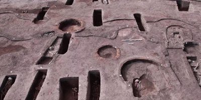 Mısır'da milattan öncesine ait 110 mezar bulundu