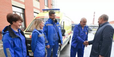 Putin, Puşkin kentindeki ambulans istasyonunu ziyaret etti