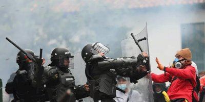 Kolombiya'da vergi reformu protestosu: Ülkede ulusal grev kararı alındı