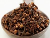 Kellikten akneye sinüzitten yorgunluğa karanfil kürleri nasıl yapılır