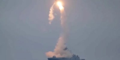 ‘Tsirkon füzesinin su yüzeyinden fırlatma testleri yaz sonuna kadar tamamlanacak’