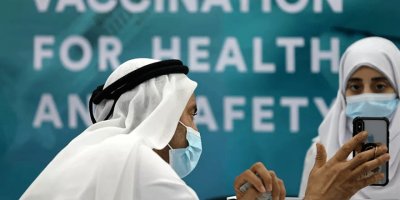 Dubai'de Kovid-19 aşısı olanlar toplu etkinliklere katılabilecek