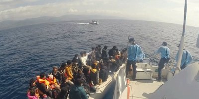 Çanakkale'de 80 göçmen kurtarıldı