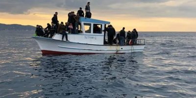 Beş gün denizde bekleyen suriyeli mülteciler Purnara'ya nakledildi