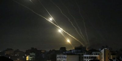 Hamas'ın Gazze Sorumlusu Sinvar, suikast tehditlerine rağmen evine yürüyerek döndü