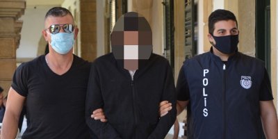 Arabanın içinde kız kardeşine tecavüz etti