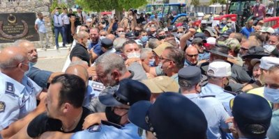 Meclis önünde arbede!