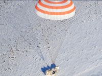 Soyuz'la dünyaya geri döndüler