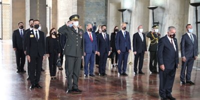 Sennaroğlu, Anıtkabir’de…