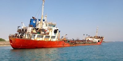 Karaya oturan tankeri kurtarma çalışmaları başladı