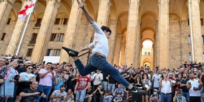 Gürcistan'da Onur Yürüyüşü'ne iptal