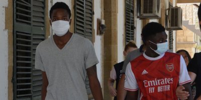 2 kişi saldırdılar