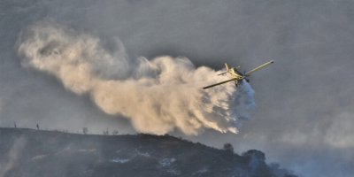 Limasol’daki yangın evleri tehdit etti