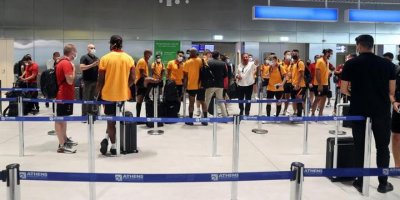 Atina'da PCR testi kabul edilmeyen Galatasaray Türkiye'ye geri döndü