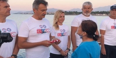 Mersin'den KKTC'ye yüzüyorlar!