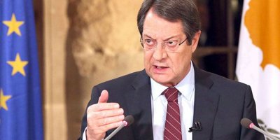 Anastasiadis'e bir tepki de onlardan!