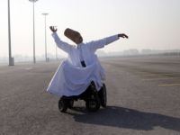 Engeline rağmen sema tutkusundan vazgeçmedi