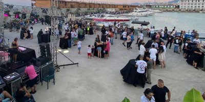 Motorcular, Kyrenia Marina’da Asya bebek için el ele verdiler