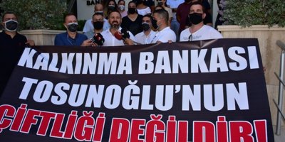 KTAMS kalkınması bankası önünde basın açıklaması yaptı, siyah çelenk bıraktı