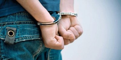 Kadını bağlayıp parasını çalan 2 zanlı tutuklandı