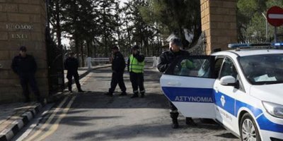 Anastasaidis'e bomba maketi bıraktılar