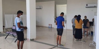 Elektrik kesintisi aşı merkezini vurdu