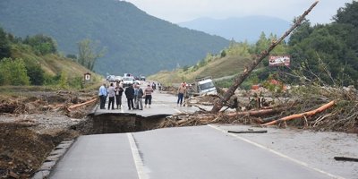 Bartın'da şiddetli yağış sel ve heyelana neden oldu