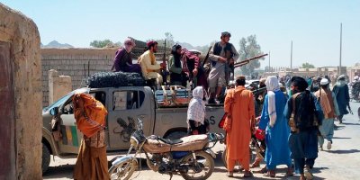 Taliban Kabil'e yaklaşıyor