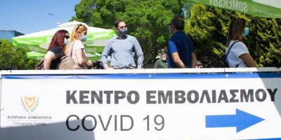 150 Kıbrıslı Türk öğrenci güneyde aşı oldu