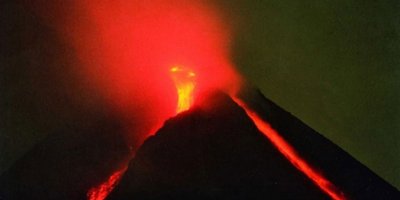 Endonezya'daki merapi yanardağı'nda patlama gerçekleşti