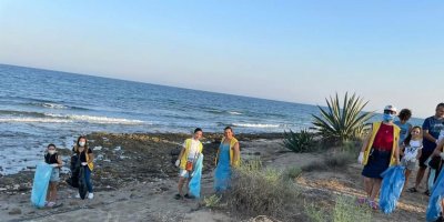 Mağusa'da sahili temizlediler