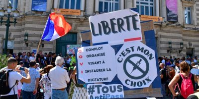 Fransa'da aşı zorunluluğu yürürlüğe giriyor