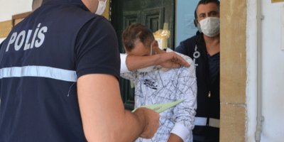 Evinde uyuşturucu satıyordu!